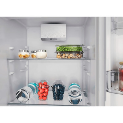 Холодильна камера Whirlpool вбудована, 177x54х54, 314л, А++, ST, інв., білий