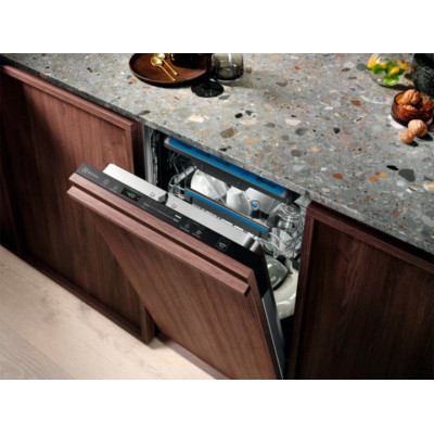 Посудомоечная машина Electrolux встроенная, 10компл., A++, 45см, дисплей, инвертор, 3й корзина, черный
