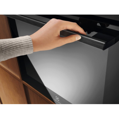 Духовой шкаф Electrolux электрический, 72л, A+, дисплей, конвекция, телескопические направляющие, черный