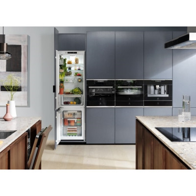 Посудомийна машина Electrolux вбудовувана, 13компл., A+++, 60см, дисплей, інвертор, 3й кошик, ComfortLift, чорний