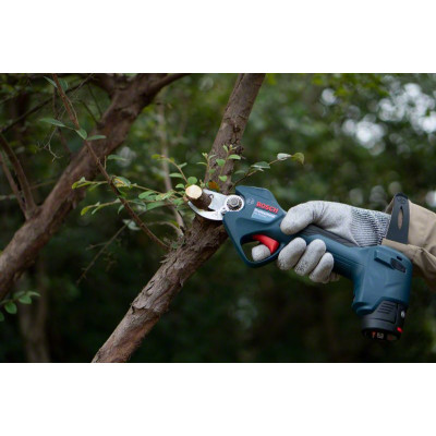 Секатор акумуляторний Bosch Professional Pruner, 12В, D різу 25мм, 1000гр, без АКБ та ЗП
