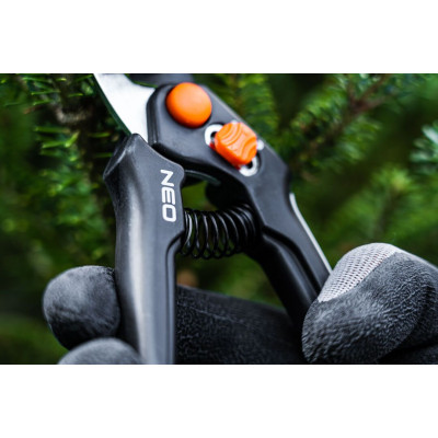 Секатор площинний Neo Tools, d різу 15мм, 185мм, 164г