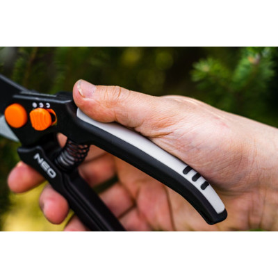 Секатор площинний Neo Tools, d різу 15мм, 185мм, 164г